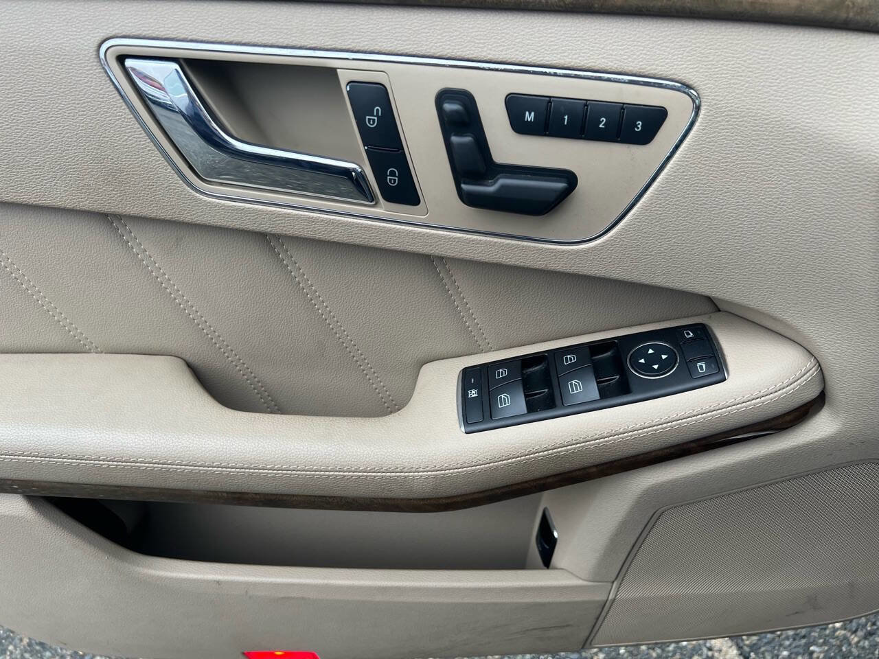 Used 2011 Mercedes-Benz E 350 4MATIC Sedan image 23