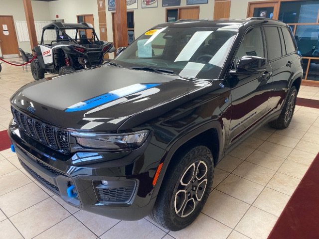 Used 2022 Jeep Grand Cherokee Trailhawk w/ Advanced Protech Group II AWD/4WD image 1