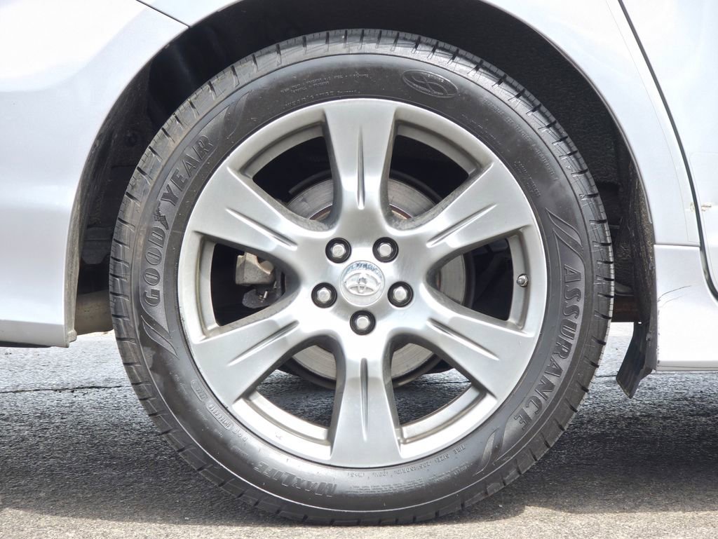 Used 2017 Toyota Sienna SE Premium image 6
