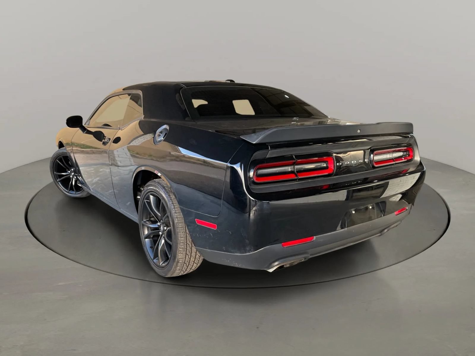 Used 2018 Dodge Challenger R/T w/ Blacktop Package RWD image 12
