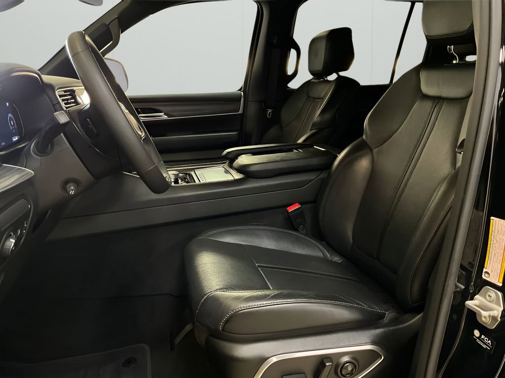 Used 2024 Jeep Wagoneer L Series III w/ Flexible Seating Group image 10