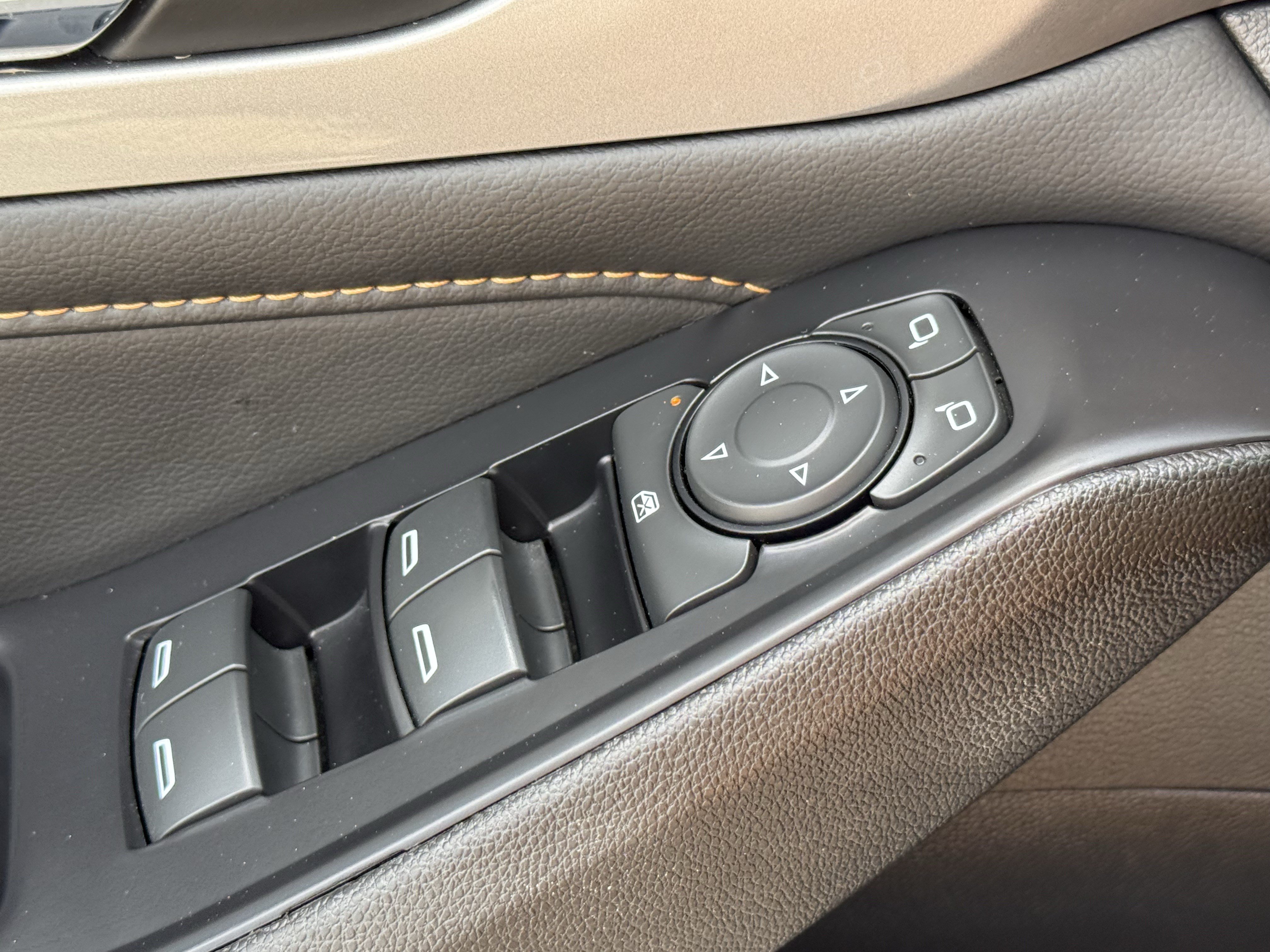 Used 2021 Chevrolet Traverse LS w/ LPO, Floor Liner Package FWD image 27