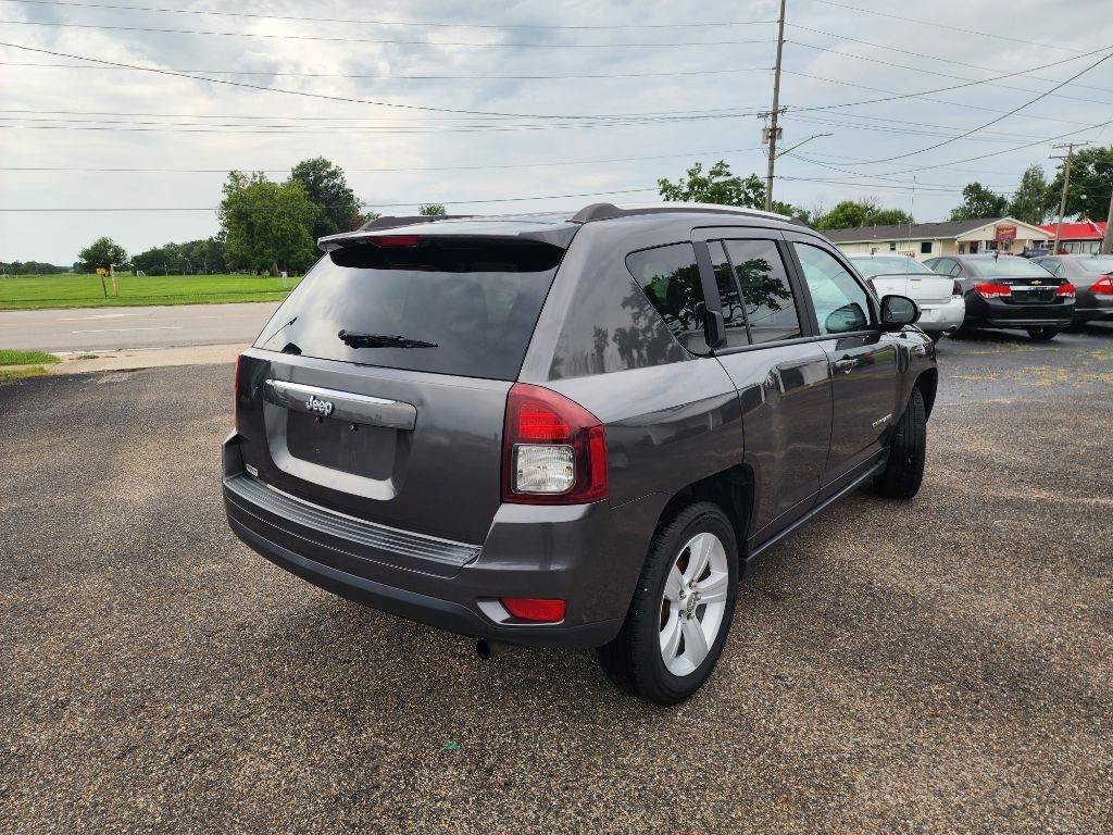 Used 2014 Jeep Compass Latitude FWD image 5