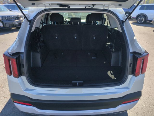 Certified 2026 Kia Sorento LX FWD image 31