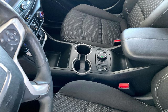 Used 2022 GMC Terrain SLE w/ Driver Convenience Package AWD/4WD image 13