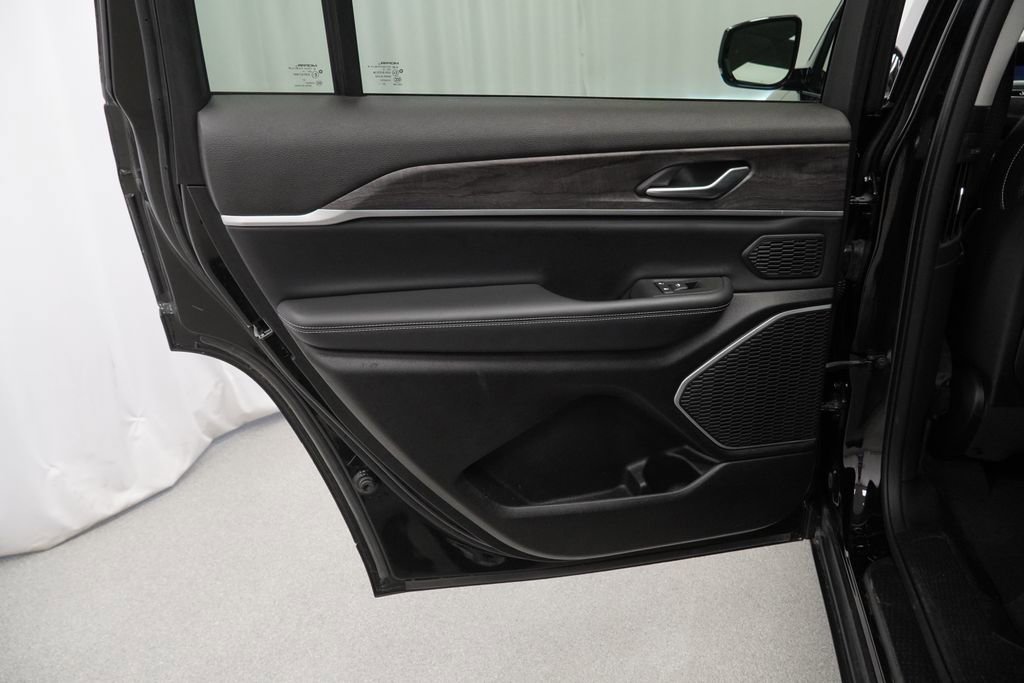 Used 2022 Jeep Grand Cherokee L Limited image 46