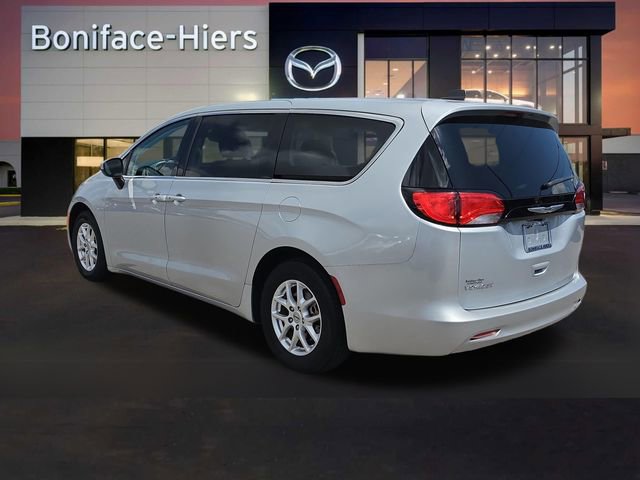 Used 2023 Chrysler Voyager LX FWD image 3