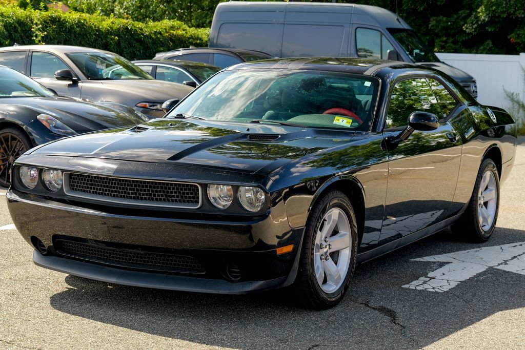 Used 2013 Dodge Challenger SXT RWD image 3
