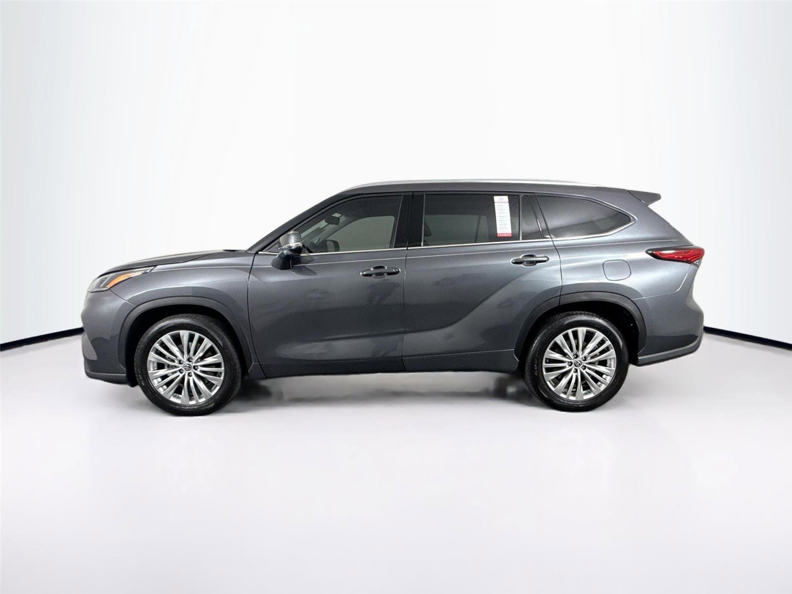 Used 2022 Toyota Highlander Platinum FWD image 14