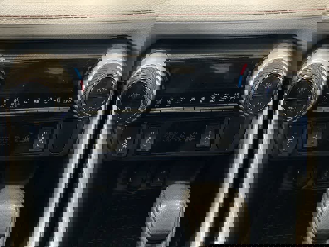 Used 2021 Toyota RAV4 XLE w/ Convenience Package image 21