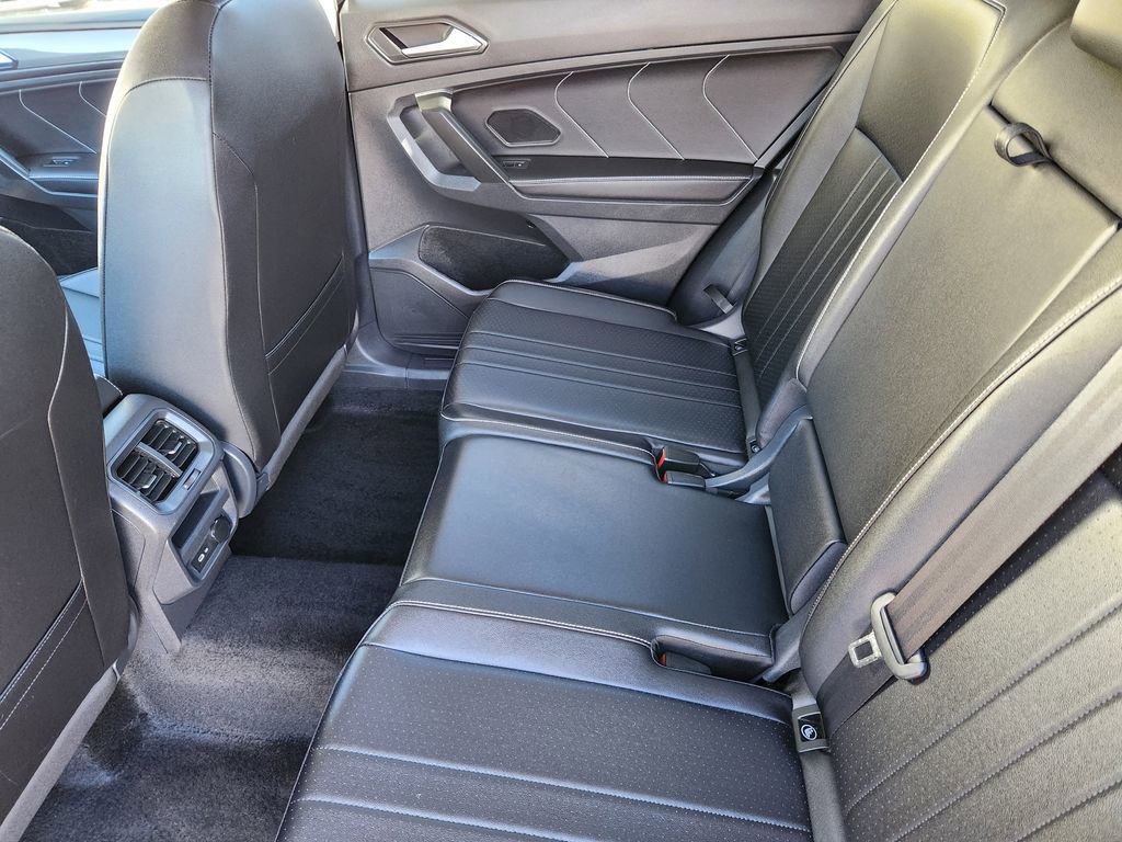 Certified 2024 Volkswagen Tiguan SE image 14