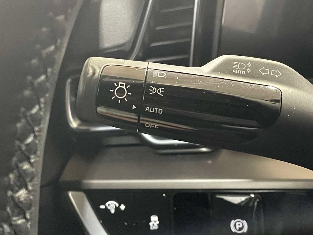 Used 2025 Kia Sportage EX FWD image 24