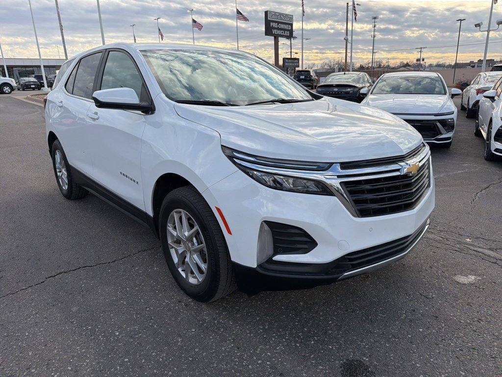 Used 2023 Chevrolet Equinox LT w/ Driver Convenience Package image 3