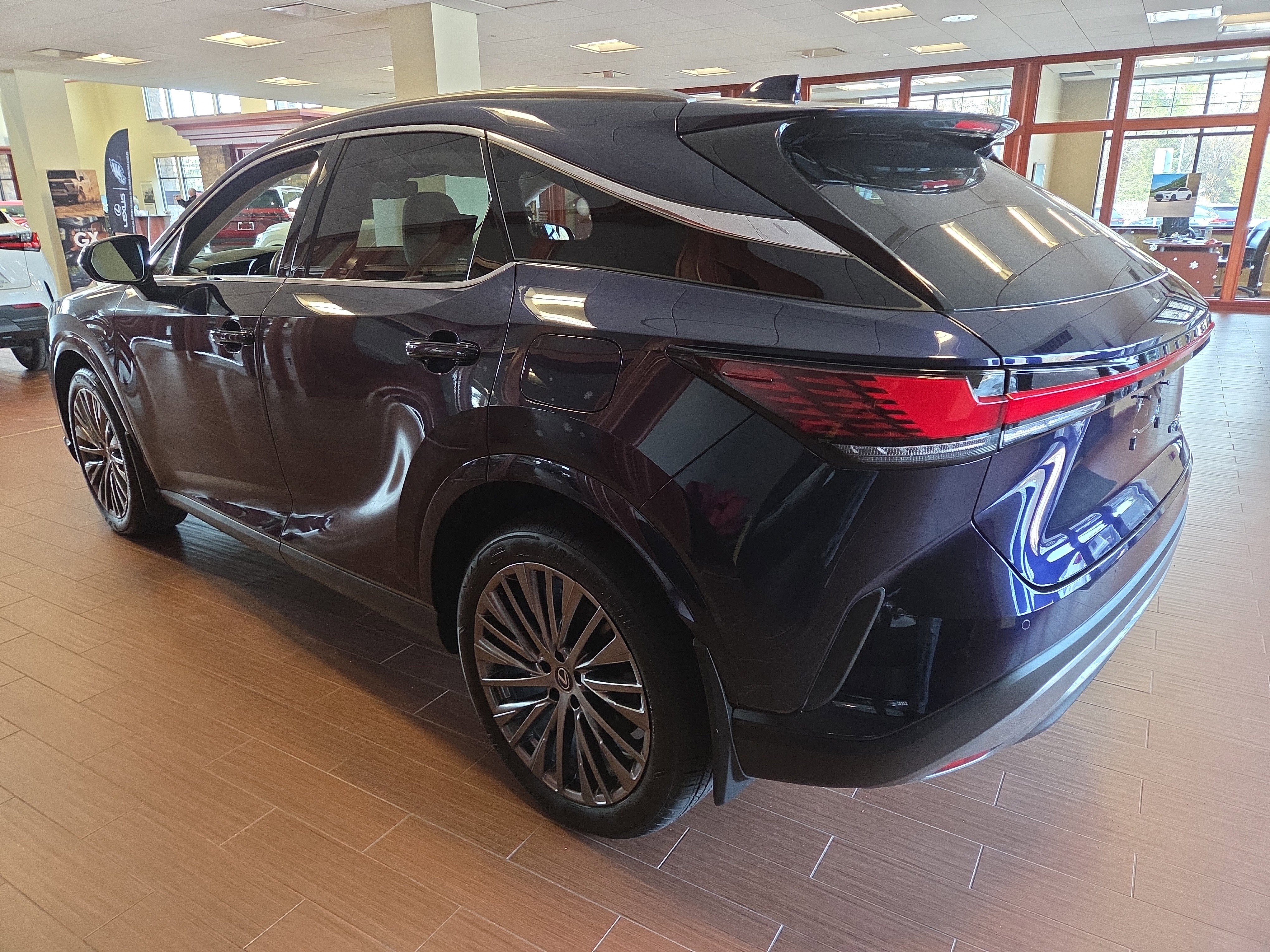 Certified 2025 Lexus RX 450h AWD w/ Convenience Package image 5