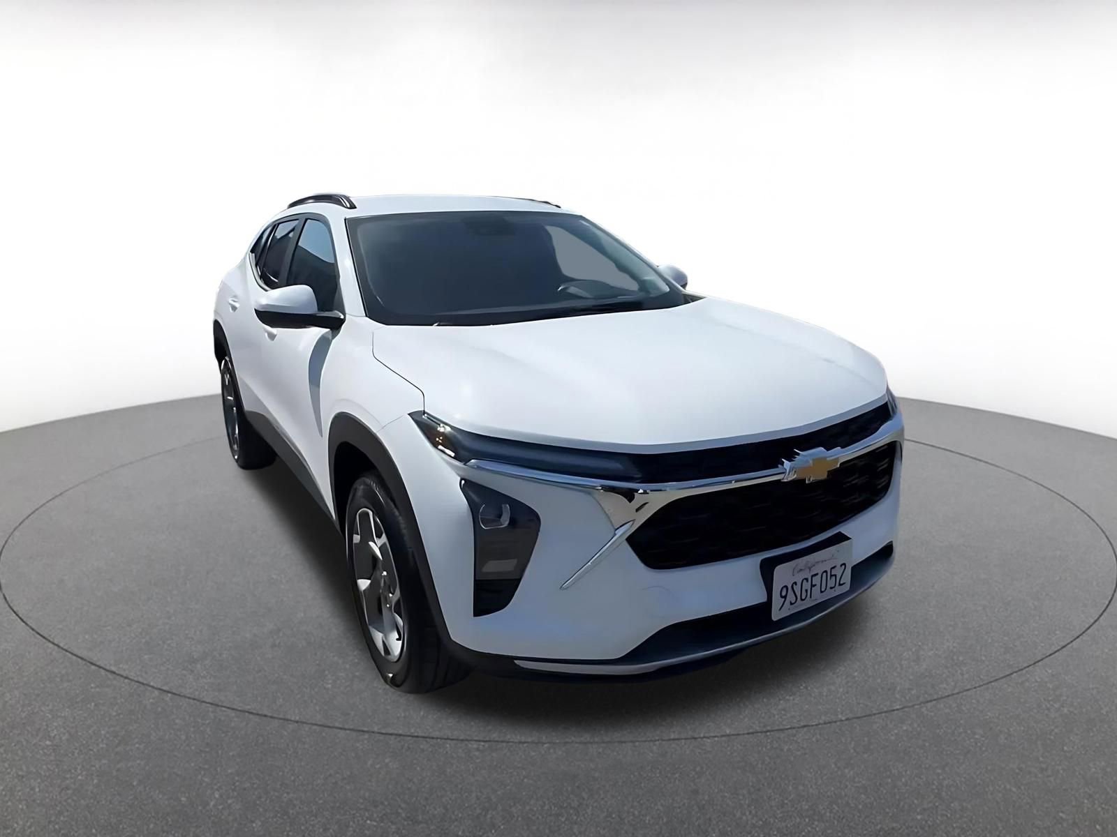 Used 2025 Chevrolet Trax LT image 3