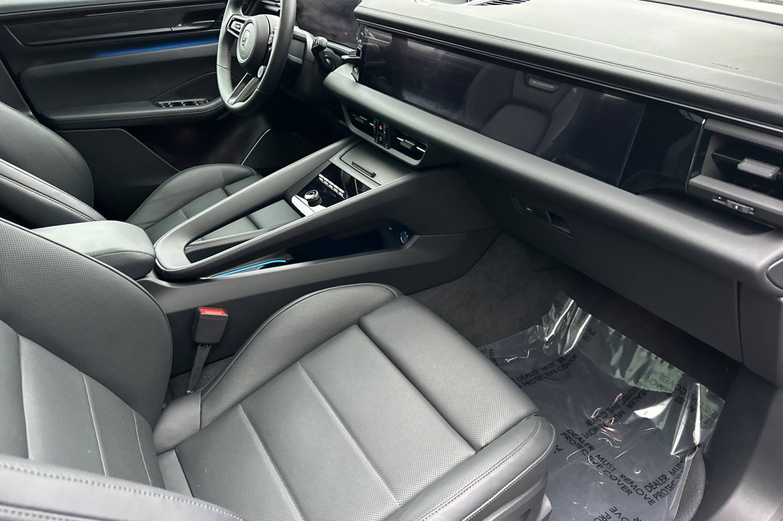 Used 2025 Porsche Macan Turbo Electric w/ Premium Package image 16