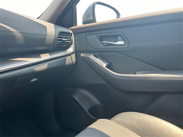 Certified 2022 Nissan Rogue SV w/ SV Premium Package image 19