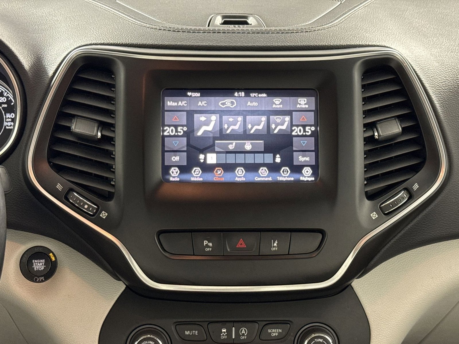 Used 2020 Jeep Cherokee Latitude Lux w/ Comfort/Convenience Group AWD/4WD image 21