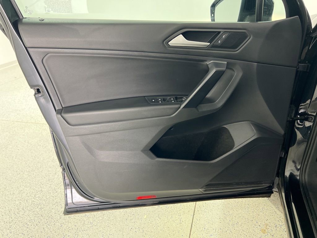 Used 2021 Volkswagen Tiguan SE FWD image 19