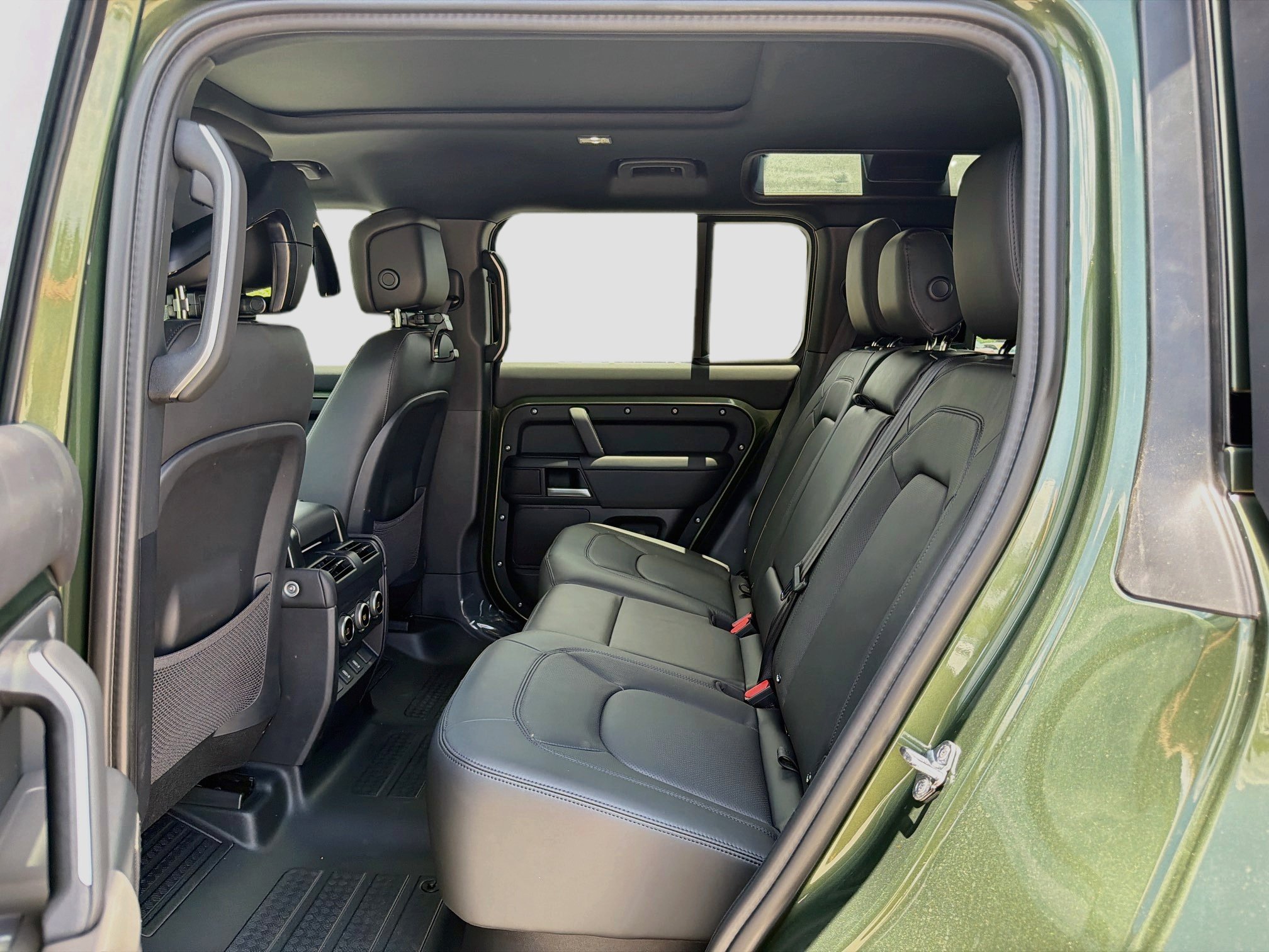 New 2026 Land Rover Defender 110 X-Dynamic SE AWD/4WD image 21
