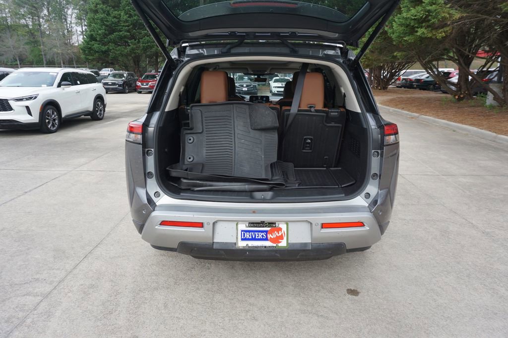 Used 2023 Nissan Pathfinder Platinum image 18