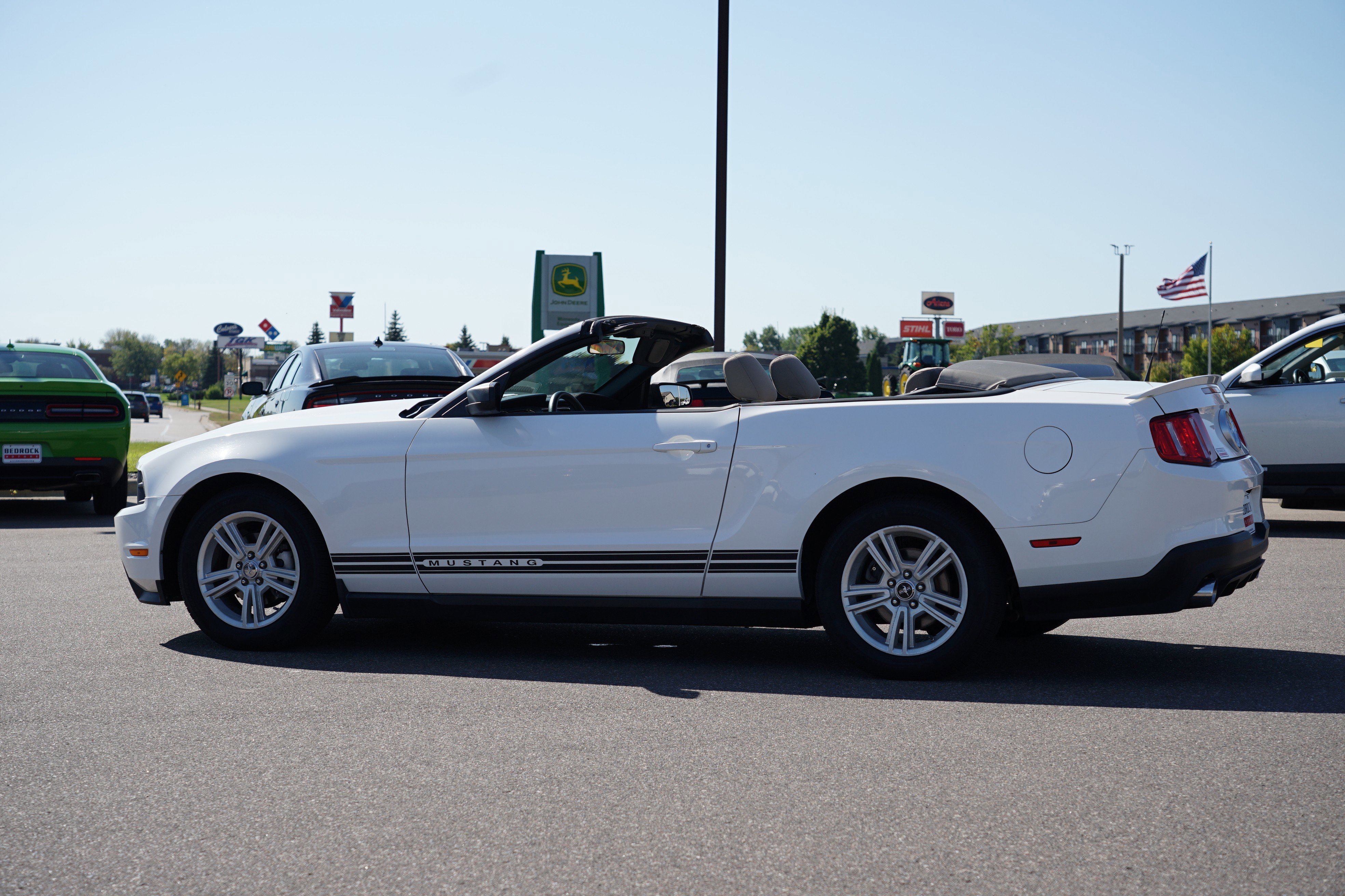 Used 2010 Ford Mustang Convertible image 4