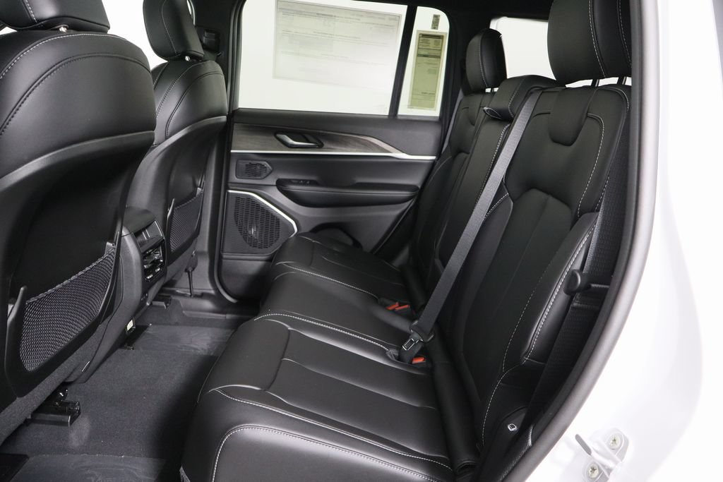 Used 2026 Jeep Grand Cherokee Limited w/ Limited Altitude Package AWD/4WD image 8
