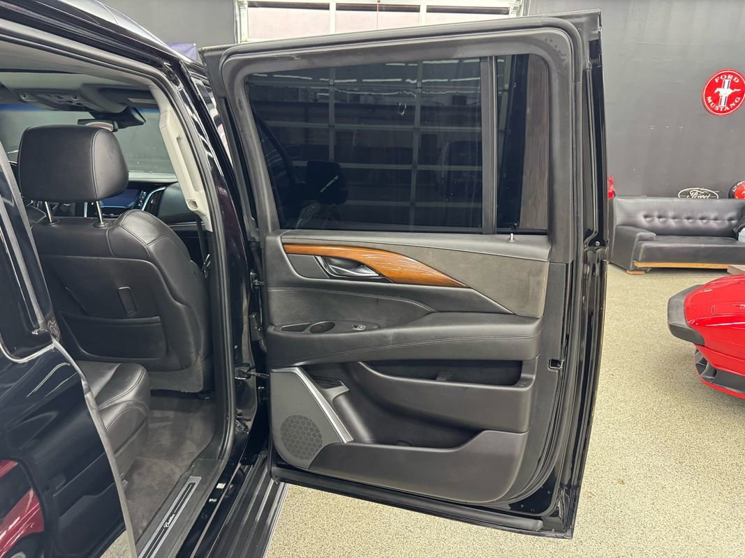 Used 2020 Cadillac Escalade ESV Luxury w/ Escalade Sport Edition AWD/4WD image 14
