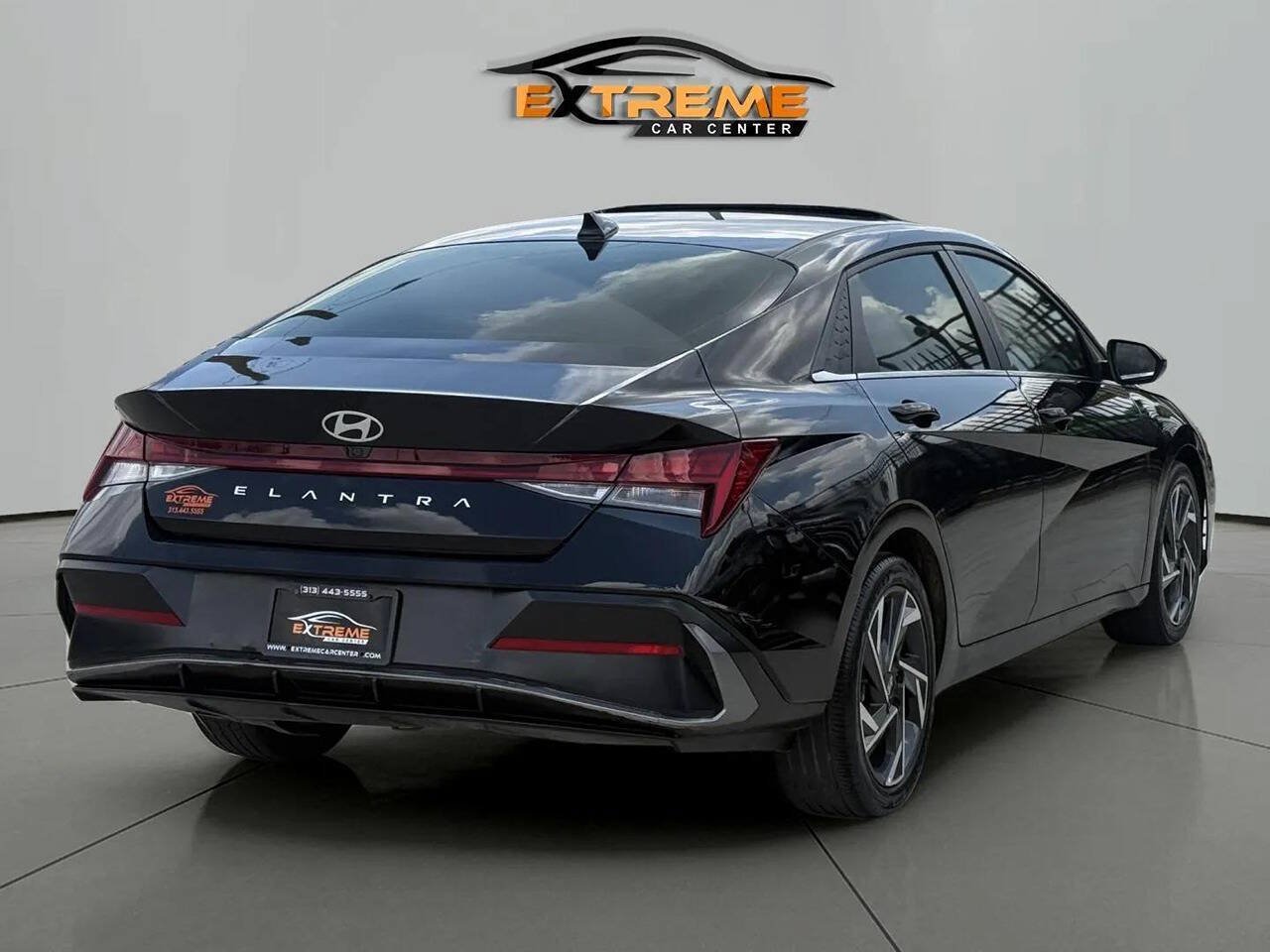 Used 2025 Hyundai Elantra SEL w/ Cargo Package FWD image 6