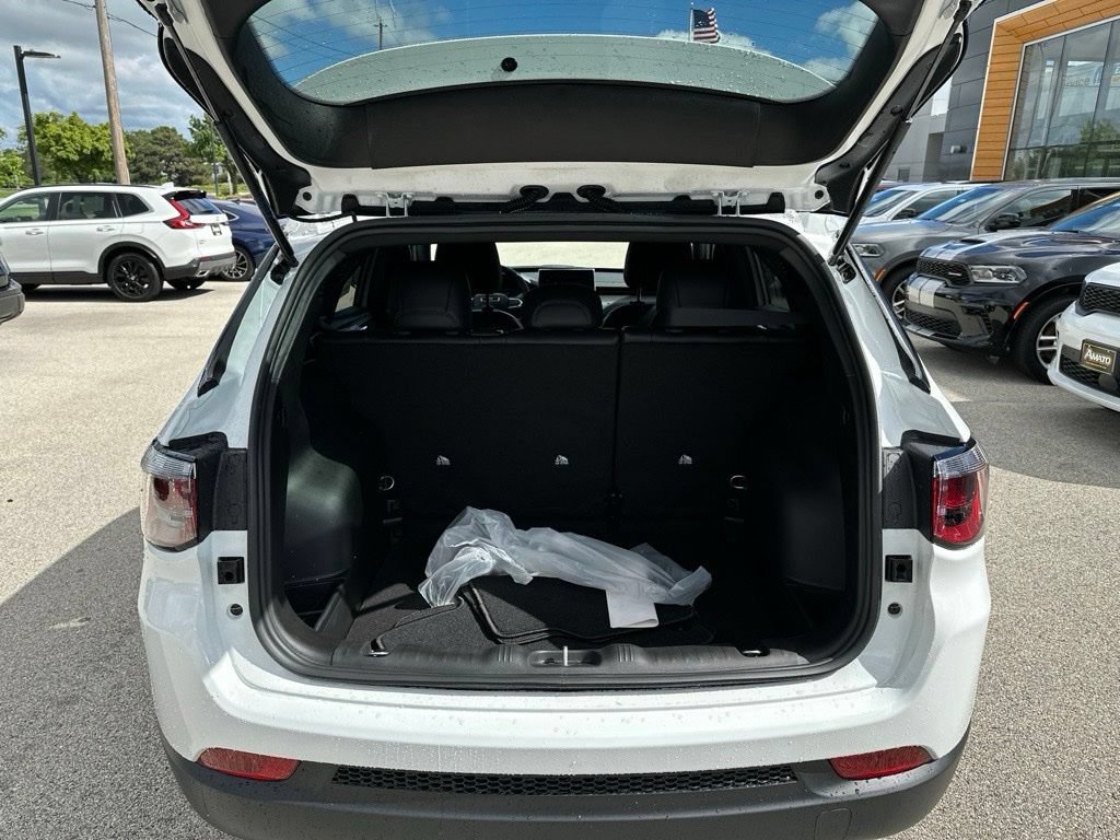 New 2026 Jeep Compass Latitude AWD/4WD image 11