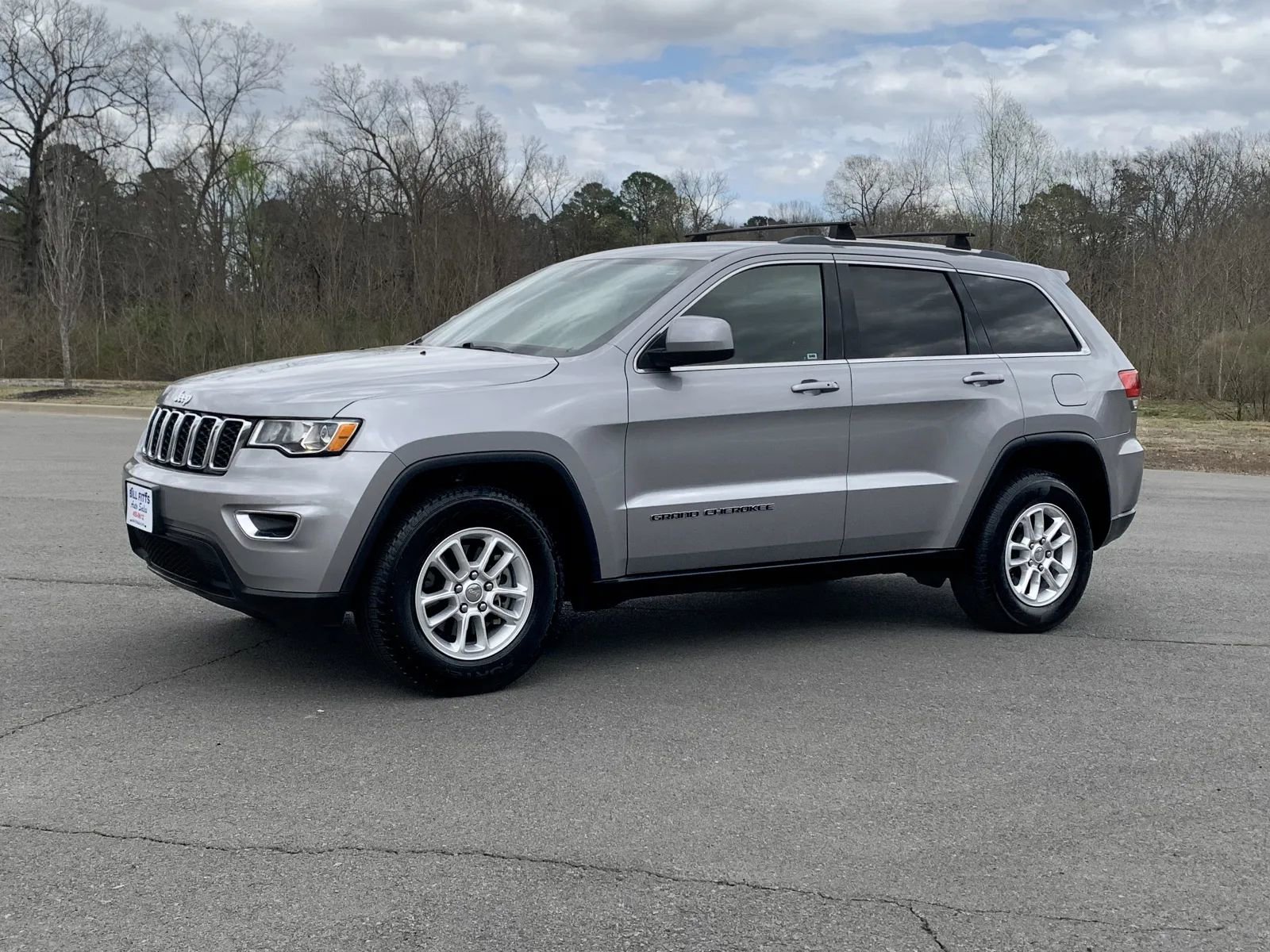 Used 2019 Jeep Grand Cherokee Laredo RWD image 3