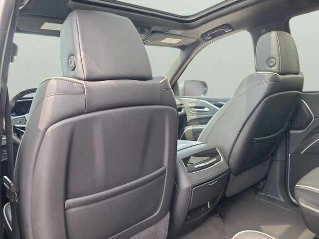Used 2024 Cadillac Escalade Sport AWD/4WD image 9
