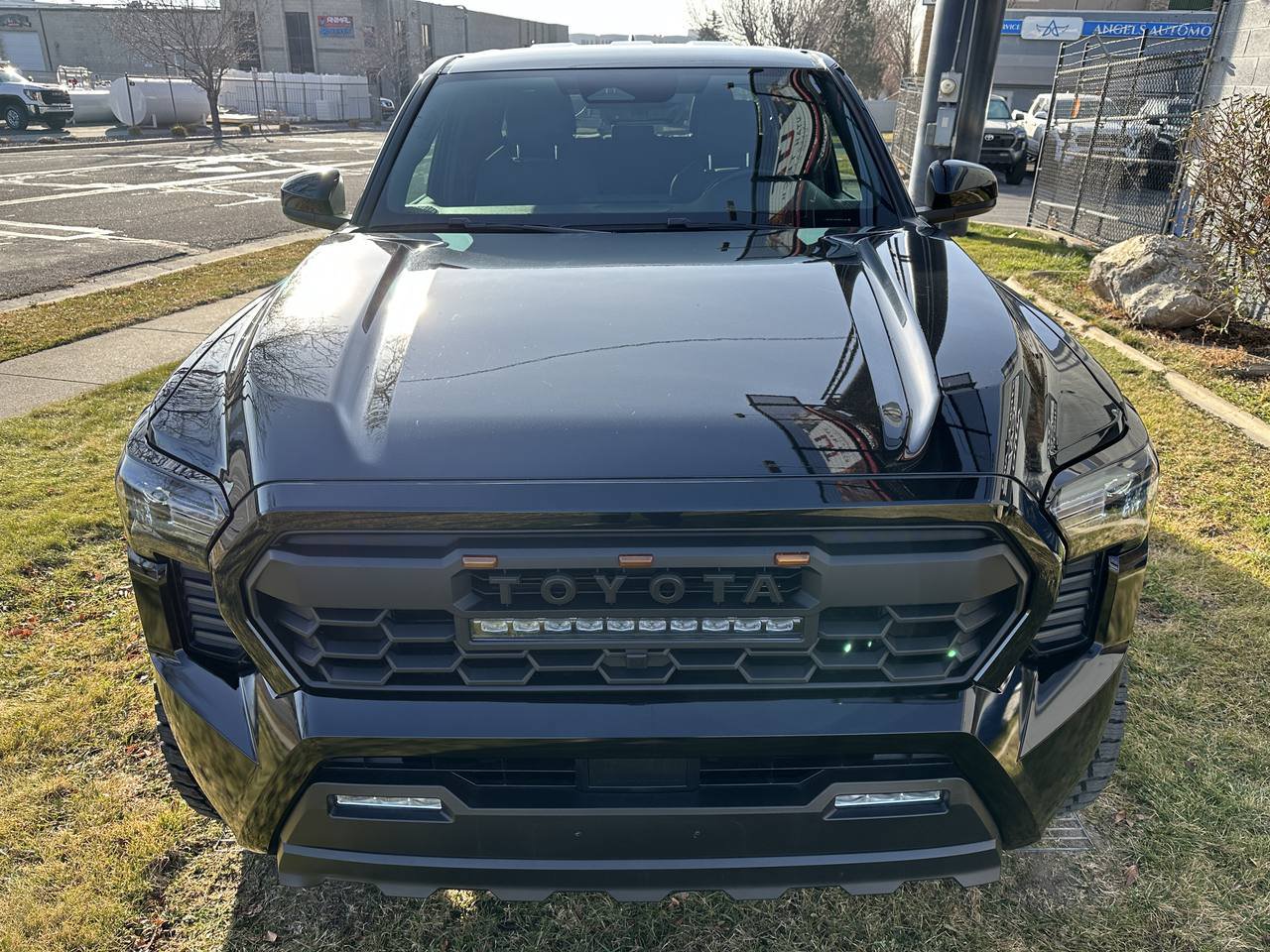 Used 2025 Toyota Tacoma SR5 AWD/4WD image 13