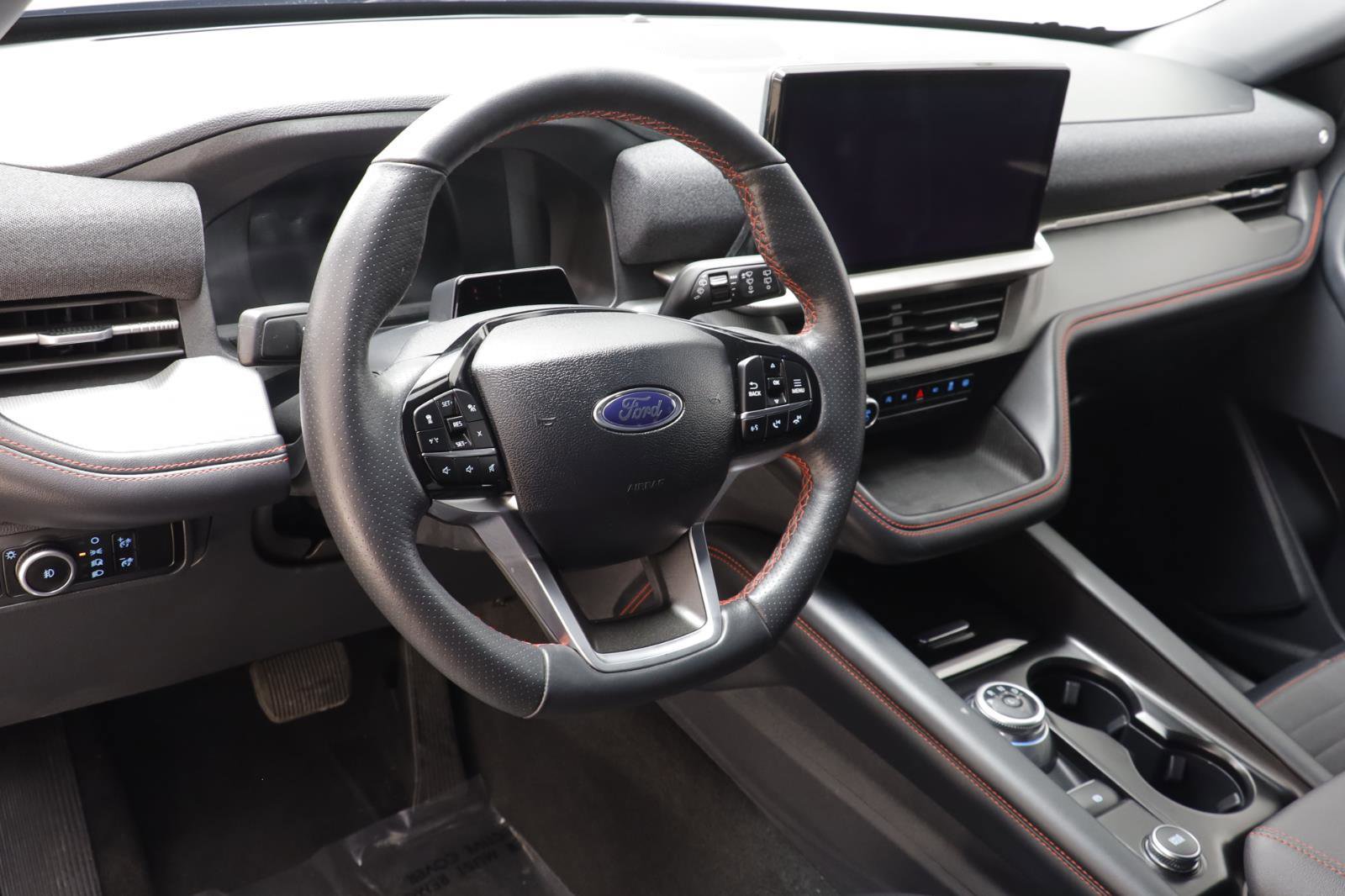 Used 2025 Ford Explorer ST-Line w/ ST-Line Street Pack image 7