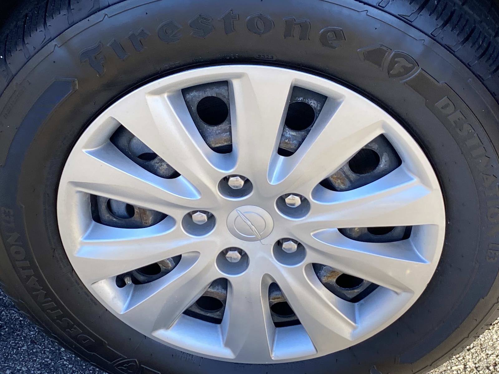 Used 2020 Chrysler Voyager L image 24