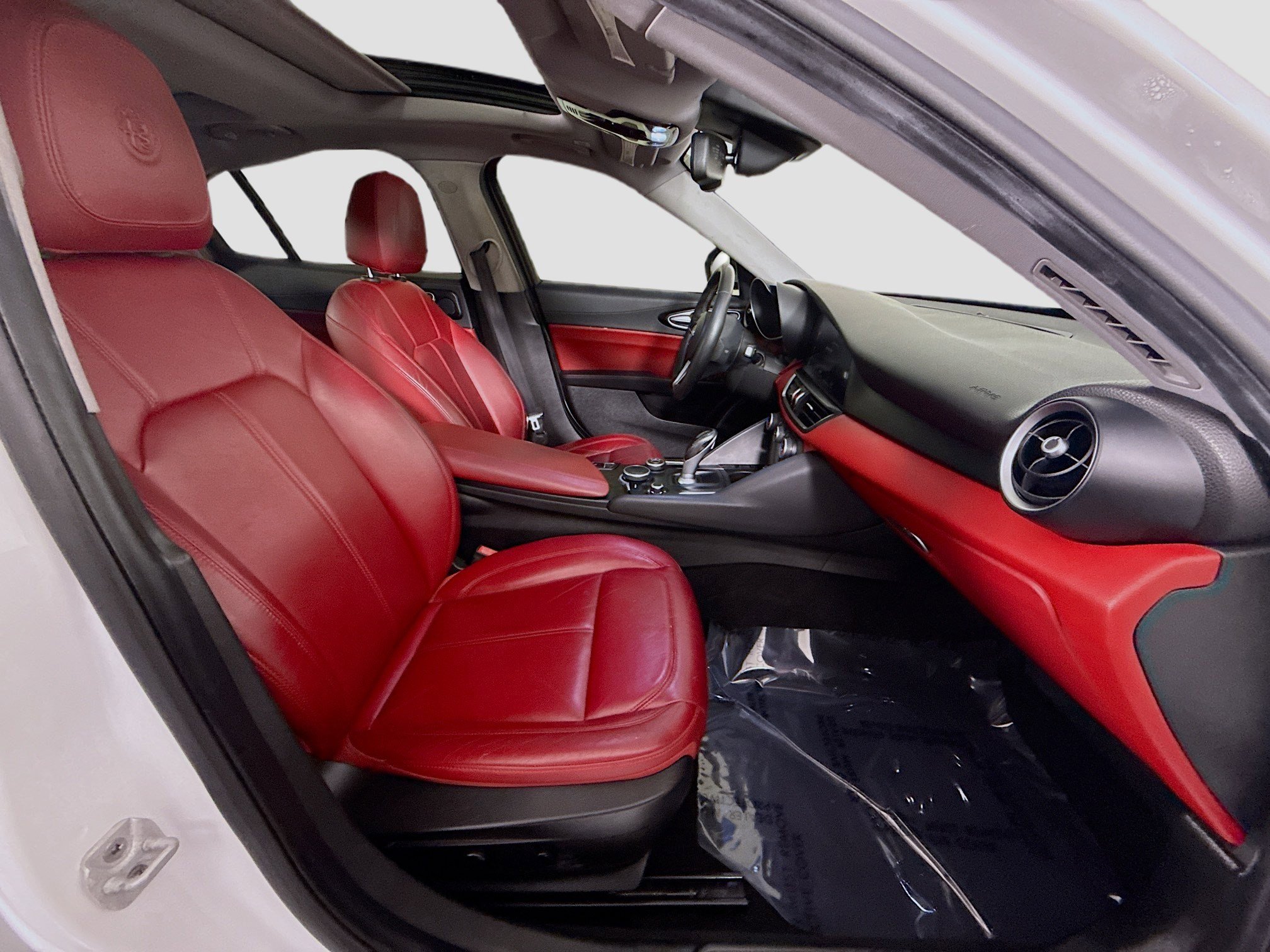 Used 2017 Alfa Romeo Giulia Base image 29