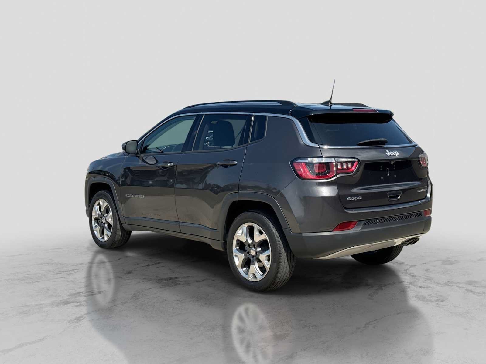 Used 2018 Jeep Compass Limited w/ Navigation Group AWD/4WD image 4