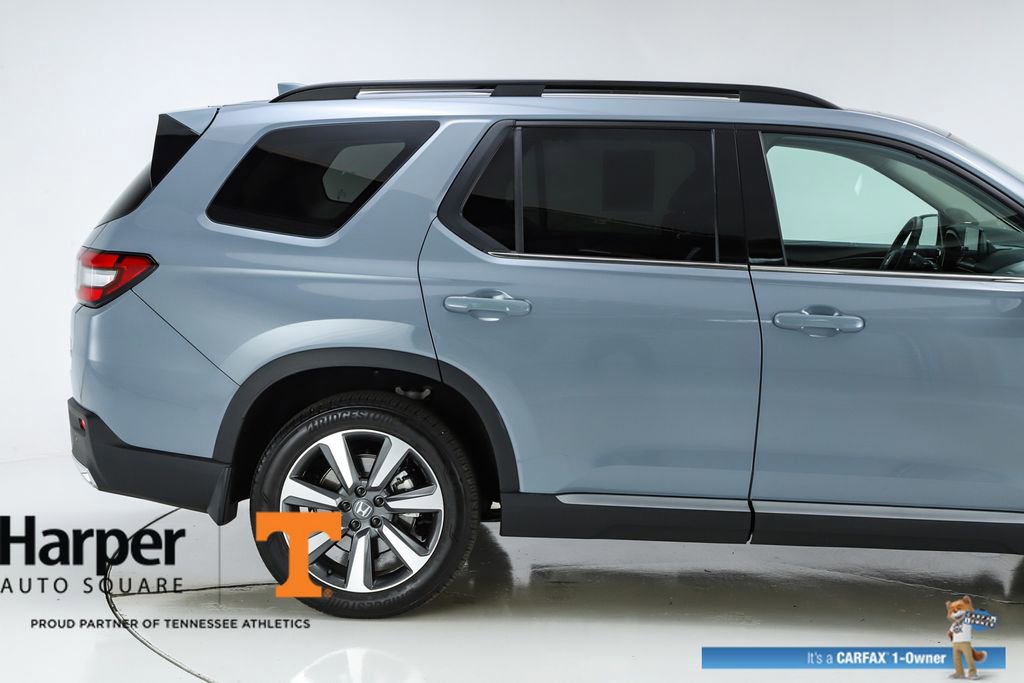 Used 2025 Honda Pilot Elite image 11