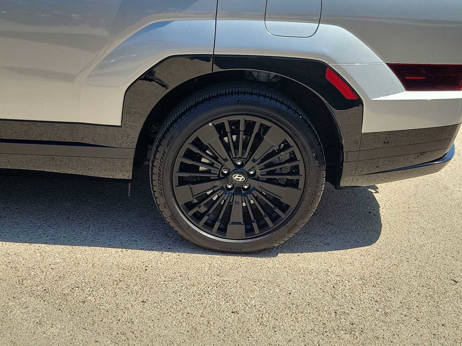 Used 2025 Hyundai Santa Fe Calligraphy image 8