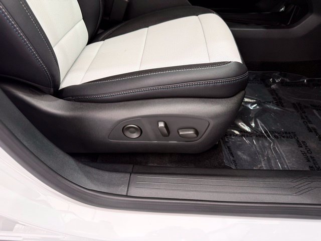 New 2026 Chevrolet Equinox EV LT w/ Convenience Package II AWD/4WD image 24