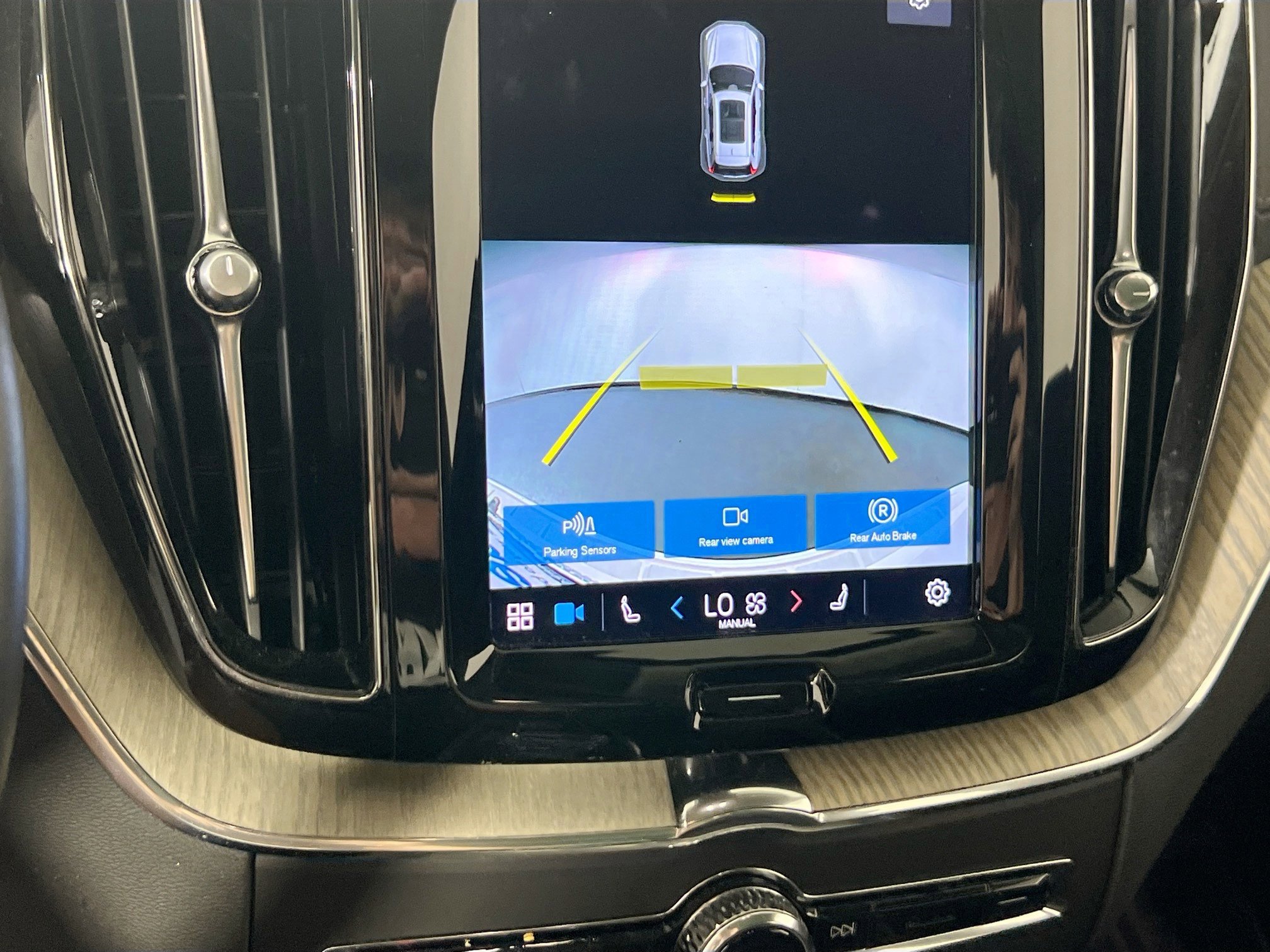 Used 2022 Volvo XC60 B5 Inscription w/ Protection Package Premier image 14