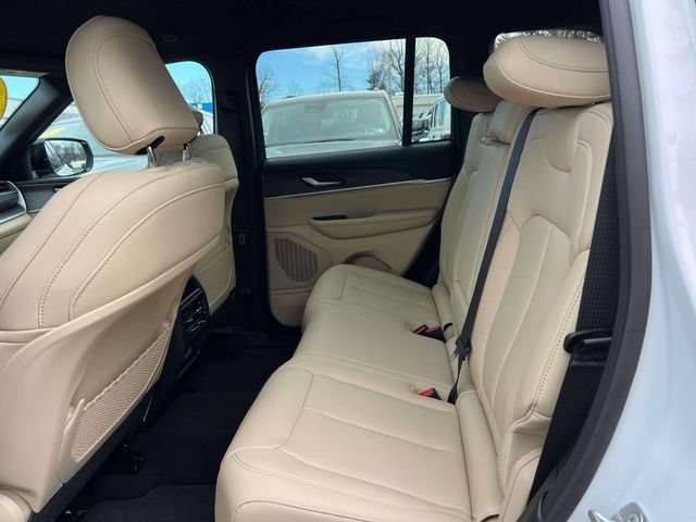 Certified 2024 Jeep Grand Cherokee Limited w/ Black Appearance Package AWD/4WD image 15