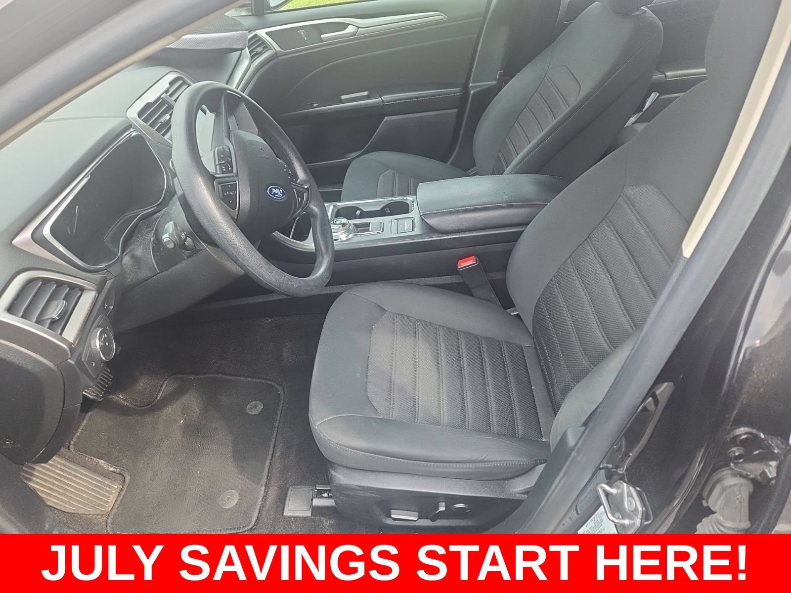 Used 2020 Ford Fusion SE FWD image 10