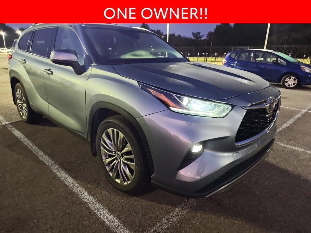 Used 2022 Toyota Highlander Platinum AWD/4WD image 3