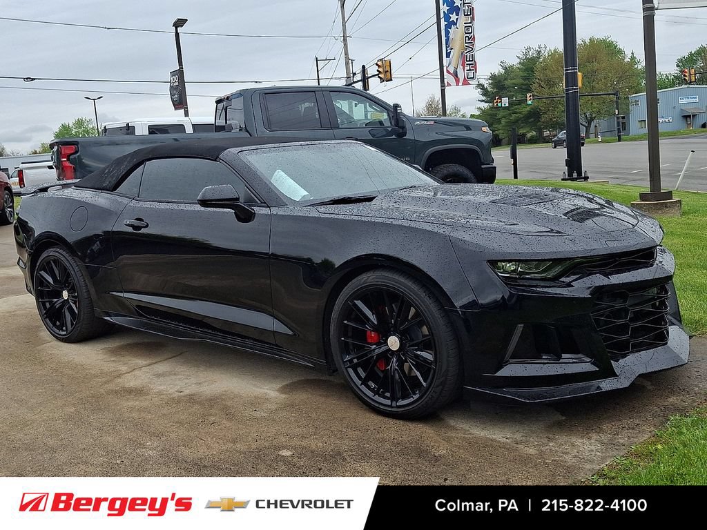 Used 2022 Chevrolet Camaro SS RWD image 3
