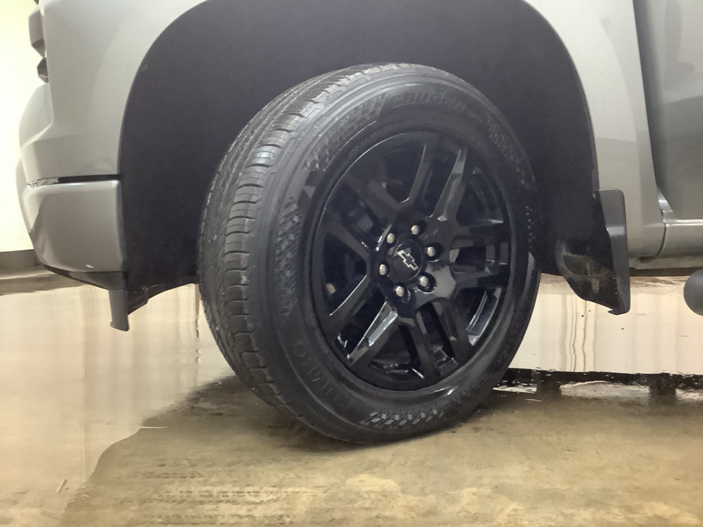 Used 2023 Chevrolet Silverado 1500 Custom w/ 2.7L Blackout Package AWD/4WD image 26