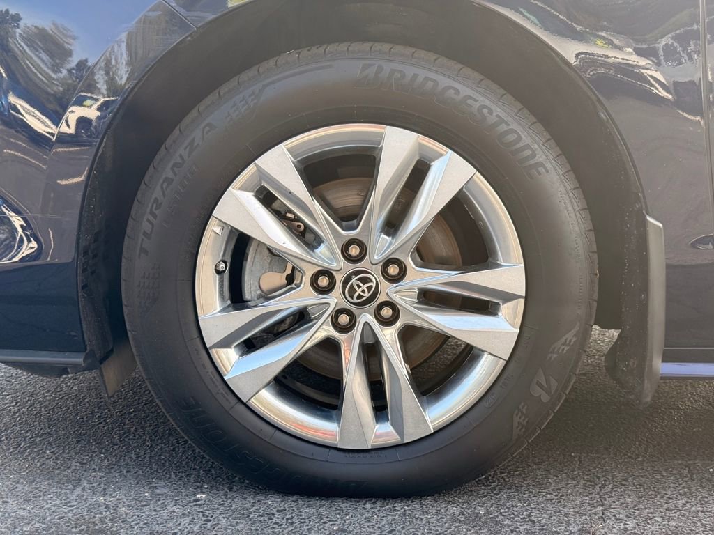 Used 2022 Toyota Sienna XLE w/ XLE Plus Package image 10