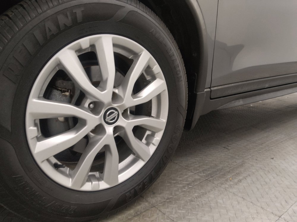 Used 2017 Nissan Rogue SV image 31