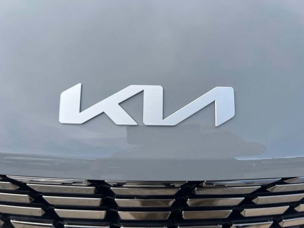Certified 2023 Kia Carnival SX FWD image 29