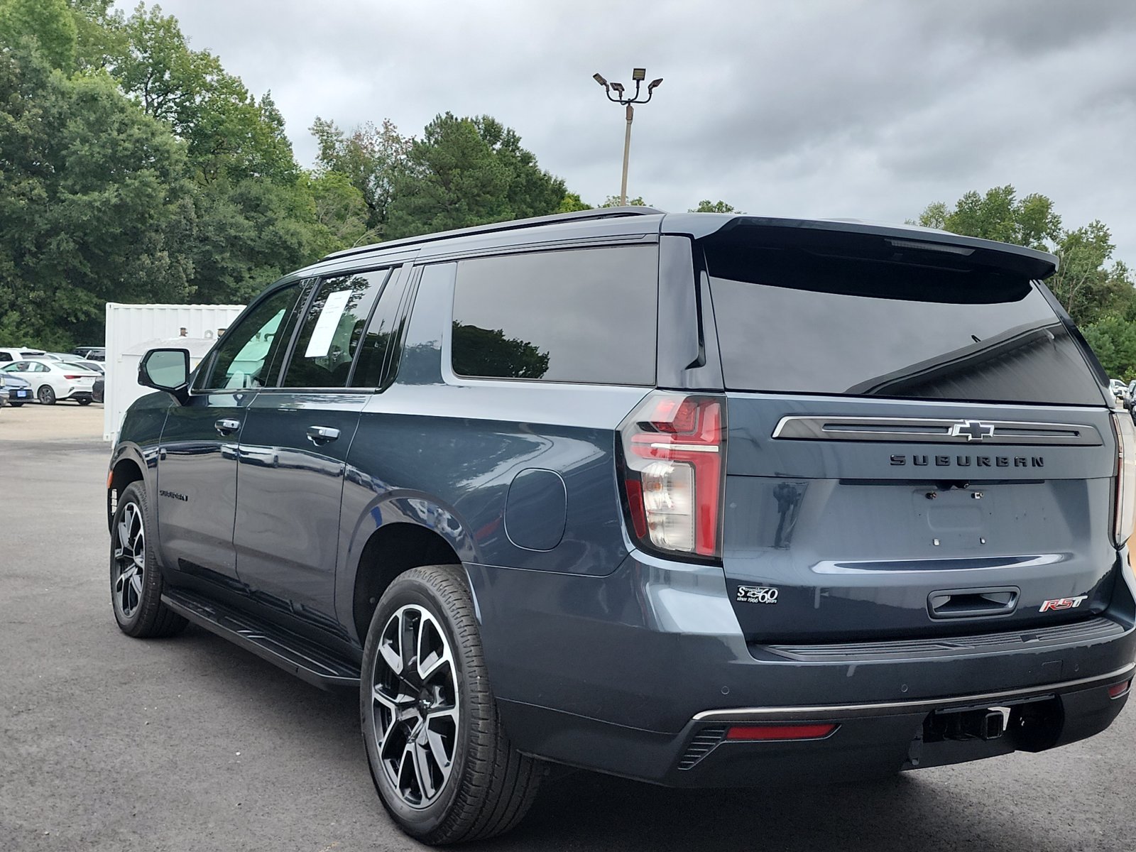 Used 2021 Chevrolet Suburban RST w/ Luxury Package AWD/4WD image 3